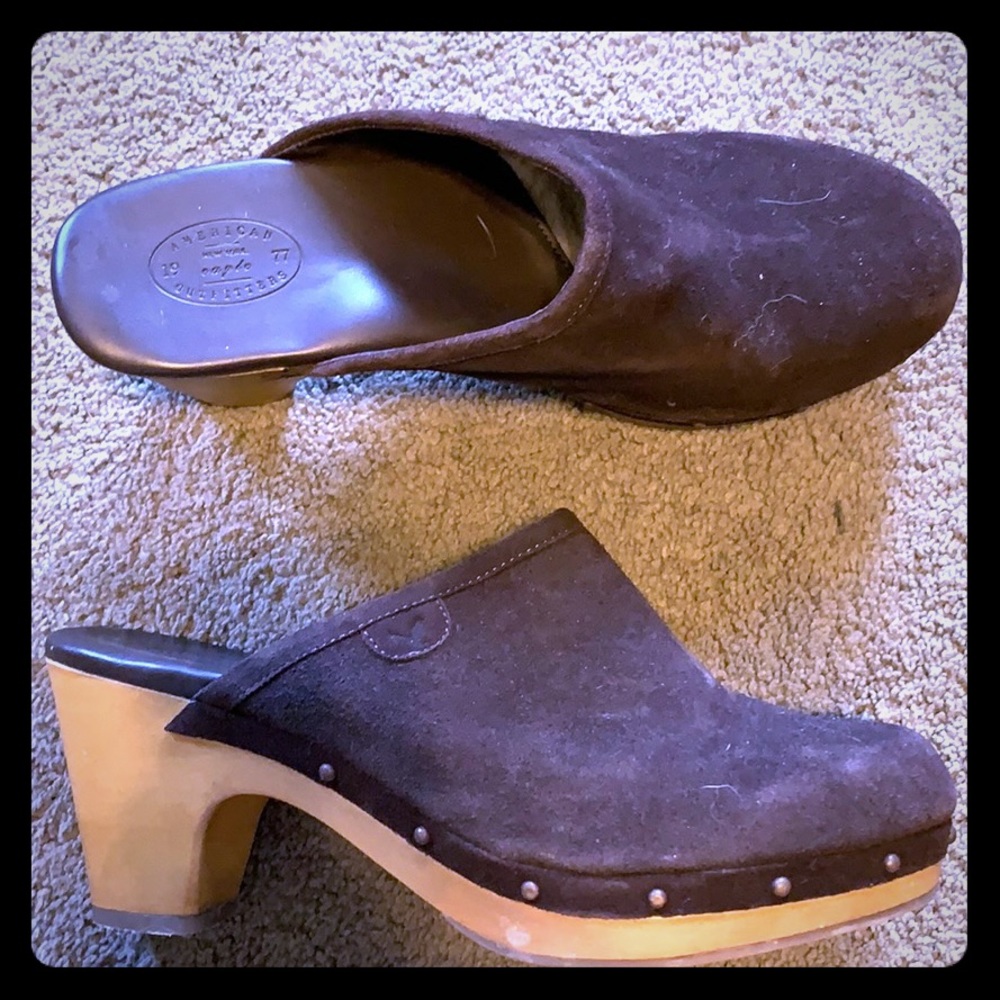 American Eagle clog heels